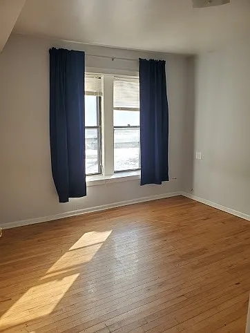 2210 S Marshall Blvd #2E — Photo 8