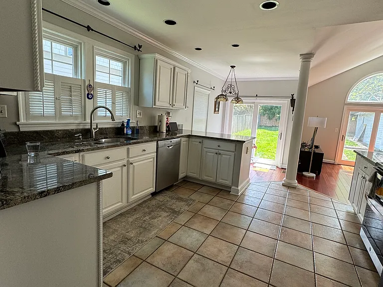 5716 Grosvenor Ln — Photo 19