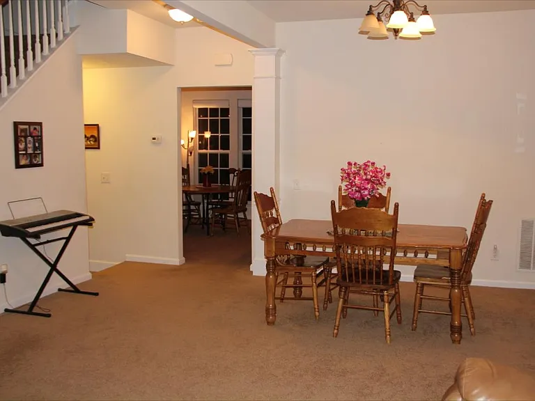 8506 Putnam Ct — Photo 4