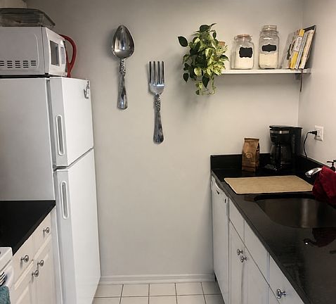 4th image of 304 Arch St APT 4B