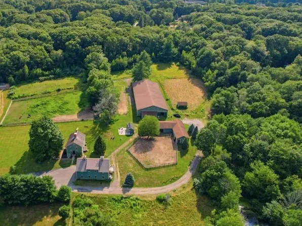 32 Equestrian Way, Cranston, RI 02921