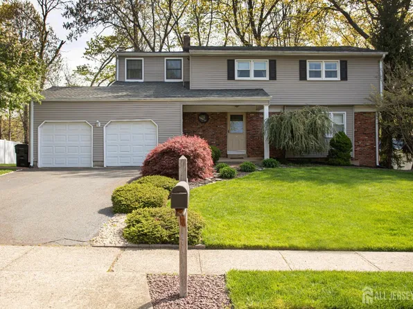 7 Colt Ct, East Brunswick, NJ 08816