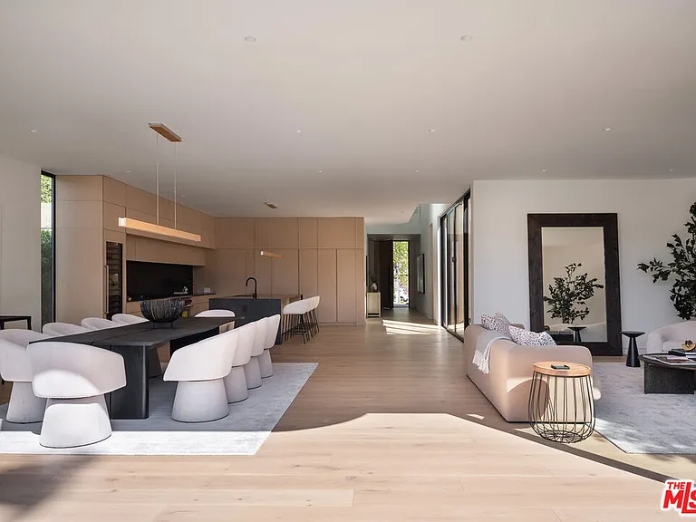 4939 Petit Ave — Photo 3