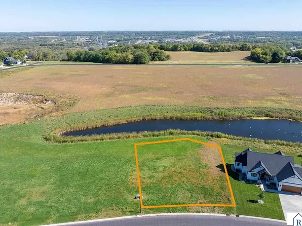 2140 Deerwood Dr, Mankato, MN 56003