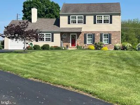 5 Carriage Dr, Downingtown, PA 19335