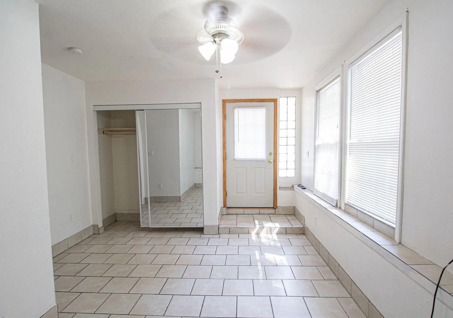 404 Lawrence Place — Photo 2