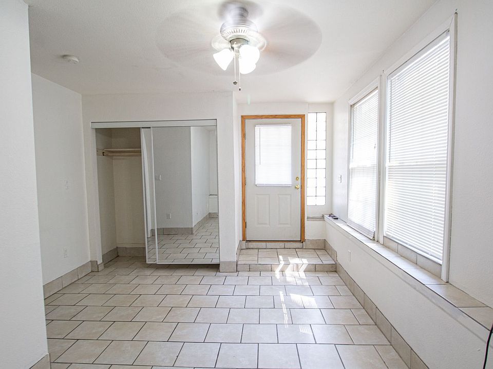 2nd image of 404 Lawrence Pl #2