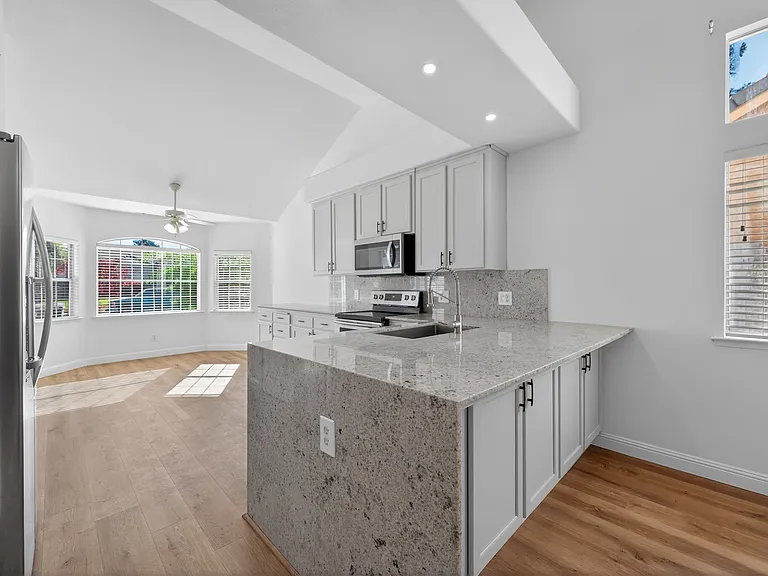10291 N Whitney Ave — Photo 16