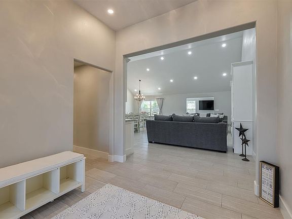 3rd image of 4028 SE 27th St