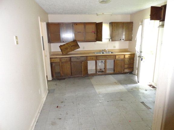 3rd image of 312 Center St