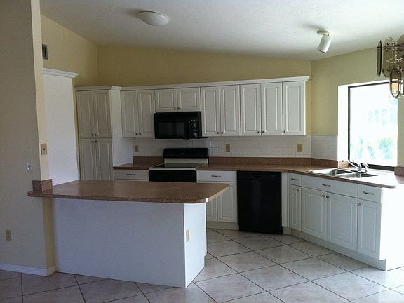 3rd image of 904 SE 17th St