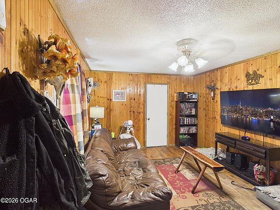 3rd image of 2751 W Fountain Rd