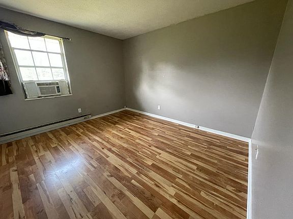 4th image of 5249 Yucatan Dr