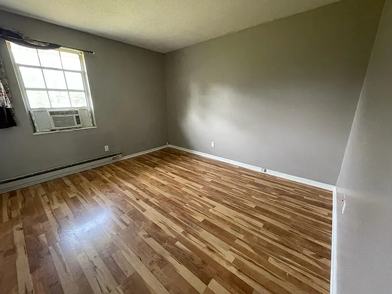 5249 Yucatan Dr — Photo 4