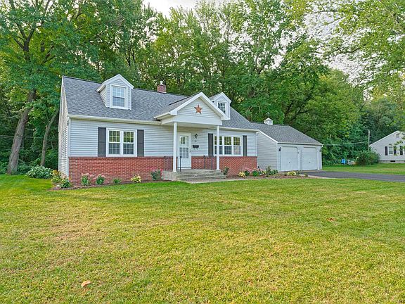 3rd image of 53 Parkwood Dr