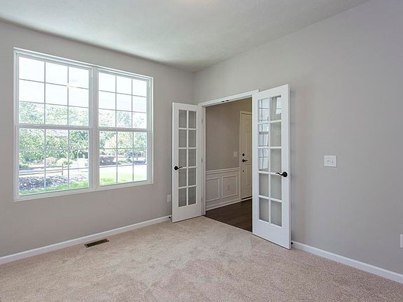 3rd image of 3 Hidden Lake Ln