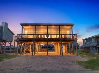 706 Beach Dr, Surfside Beach, TX 77541