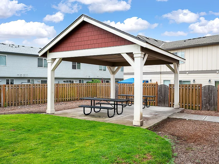 Fairview Court Townhomes — Photo 16