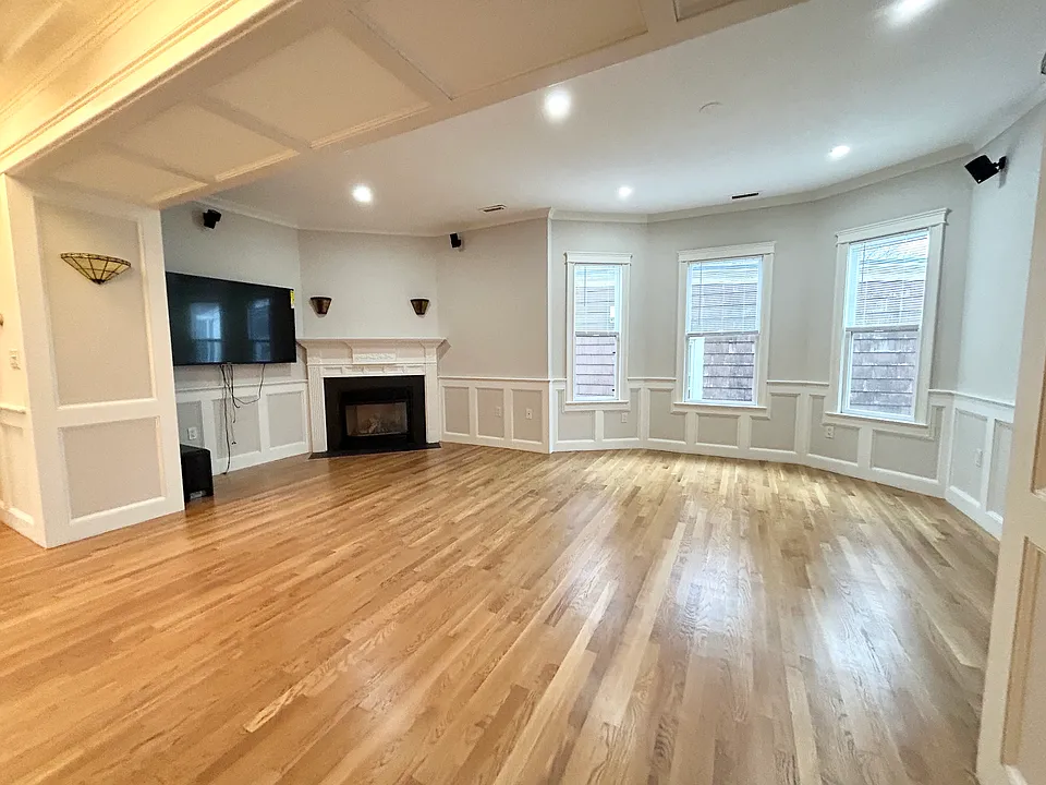 12 Buttonwood St #3L
