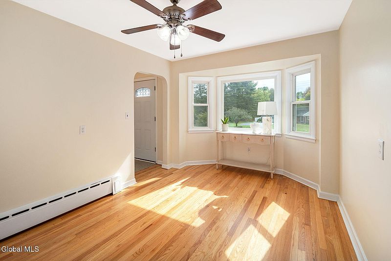 5th image of 537 Columbia St Extension