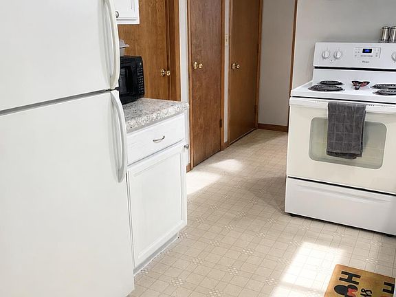 5th image of 301 E Pearson St