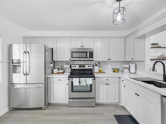 4th image of 4155 Coral Springs Dr