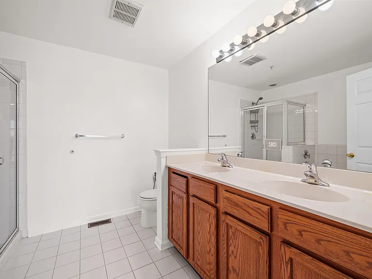 92 Lyon Ct — Photo 18