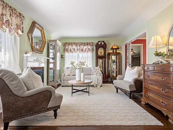5th image of 108 Burlingame Ave