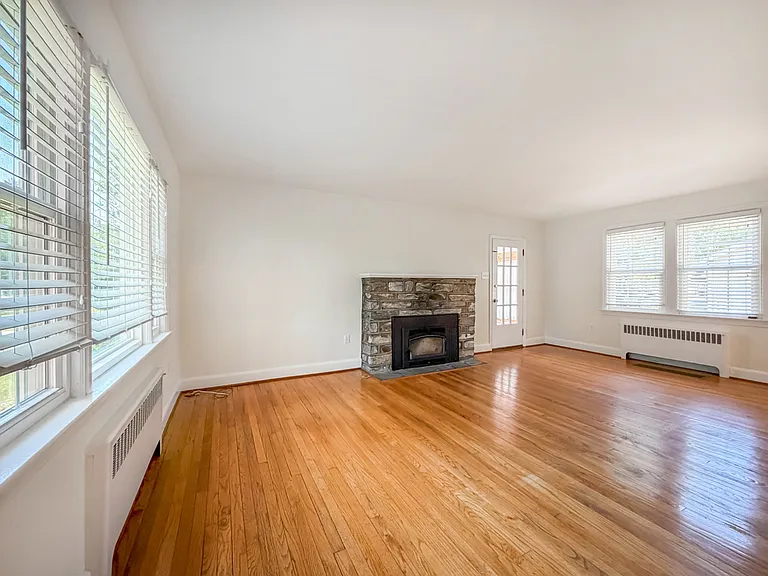 1237 Pine Grove Rd — Photo 6