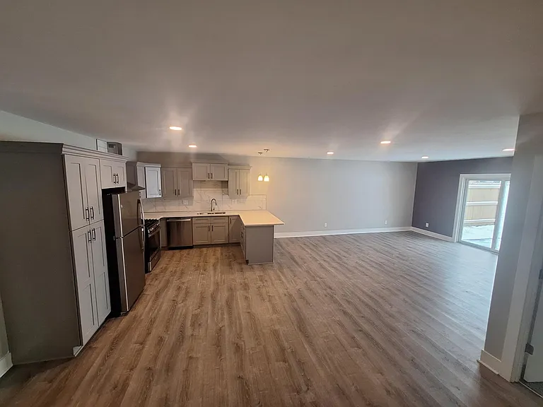 11290 Broadway St — Photo 47