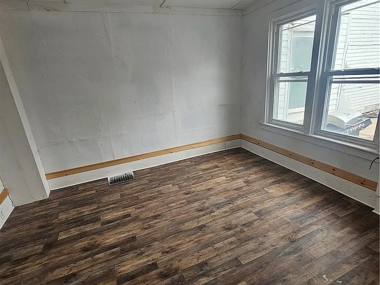 8 S Main St — Photo 5