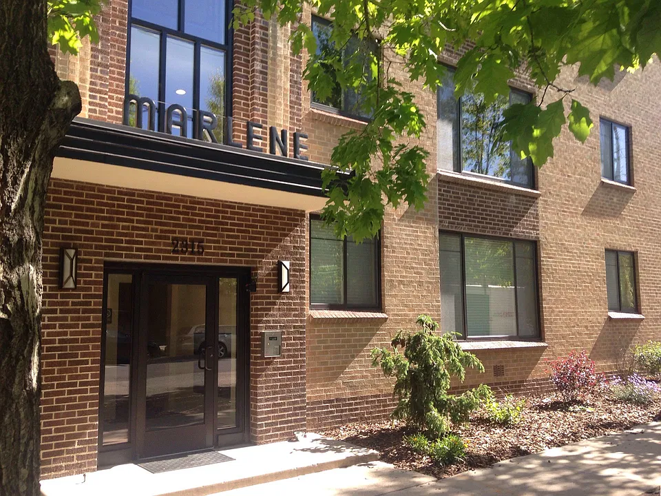 The most Beautiful Renovated Apartments - 1 block form Botanical Gardens
