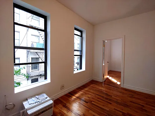 Rented by Moss Realty Company | media 2