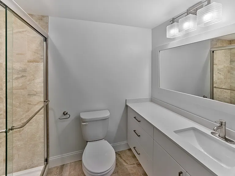 Upgraded bathroom finishes