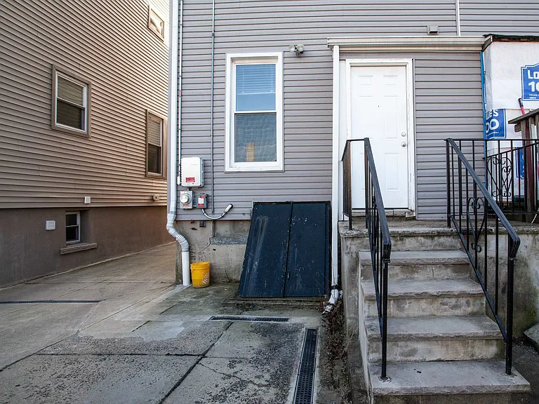 18 Howard Pl #1 — Photo 24
