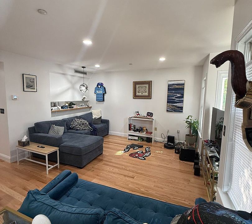 1st image of 10 Glencoe St #4