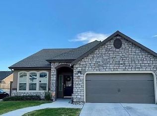 9129 Red Pine Dr, Shafter, CA 93263