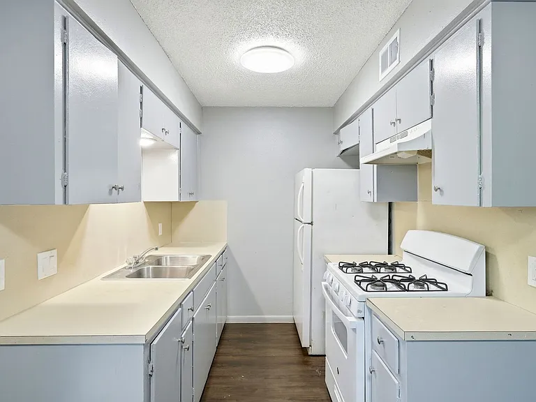2319 Greenfield Pkwy — Photo 39