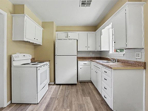4th image of 644 W Main St