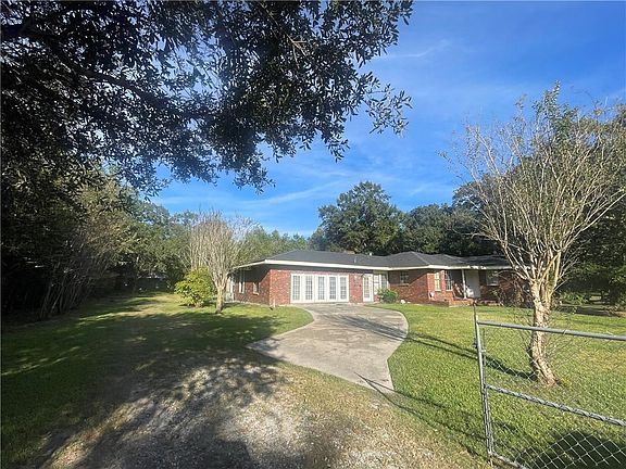 2nd image of 10100 Willow Dr