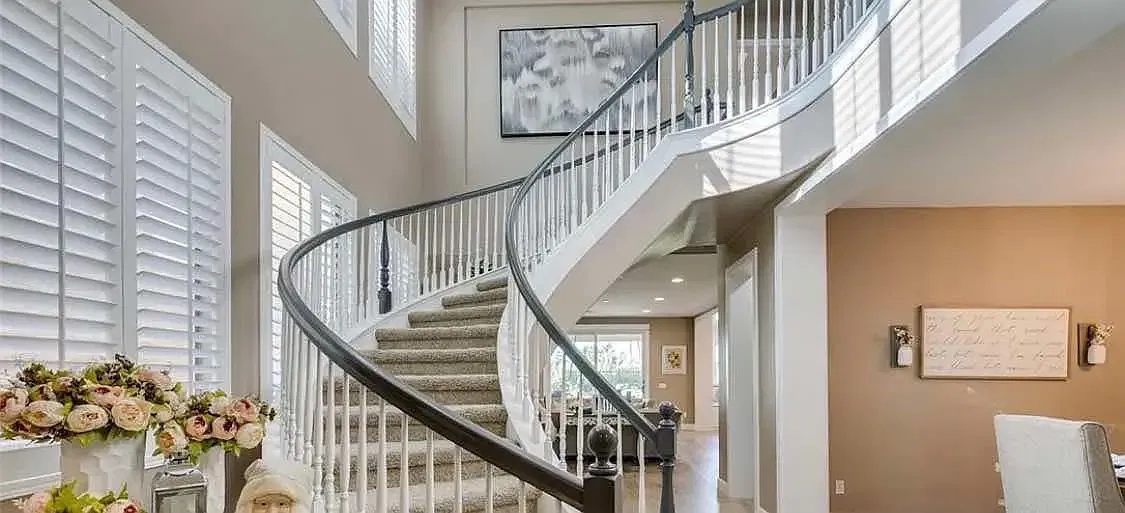 5 bed, 4.5 bath, 5663 sqft, $5,500 — Photo 2