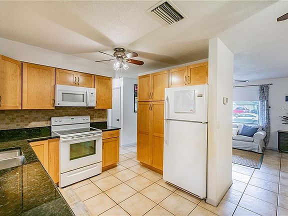 5th image of 615 Phoenix Ave