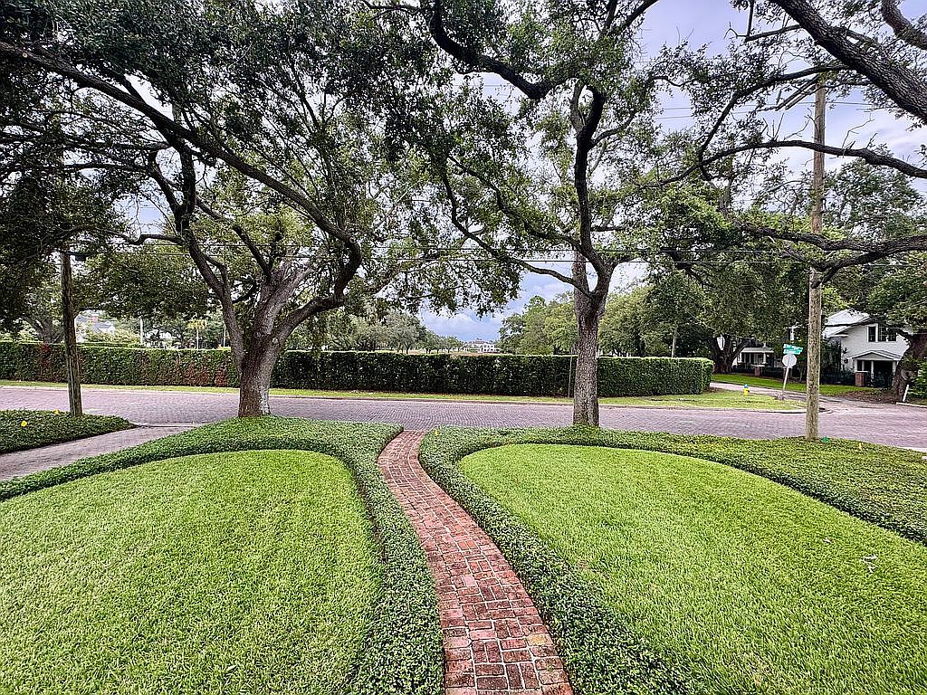 3114 W San Miguel St