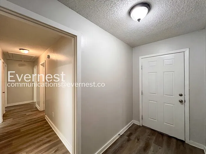 3743 Oak Lake Ln — Photo 5