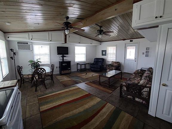 4th image of 4002 San Jacinto Dr