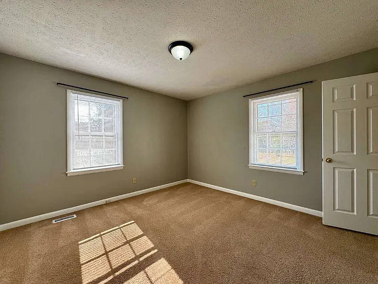 1222 Kienast Dr — Photo 7
