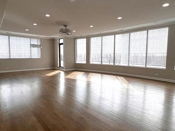 3rd image of 4810 N Lavergne Ave #402
