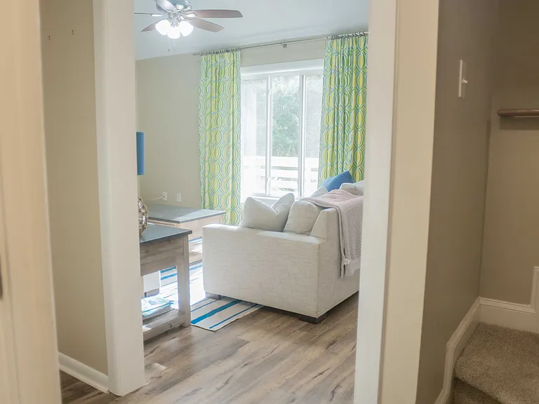1210 Emerald Dr — Photo 7