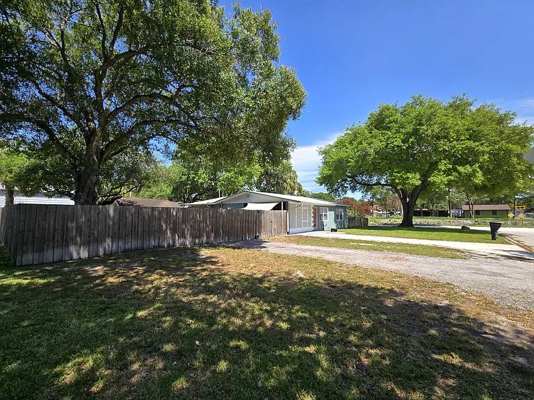 330 Barraclough St — Photo 24