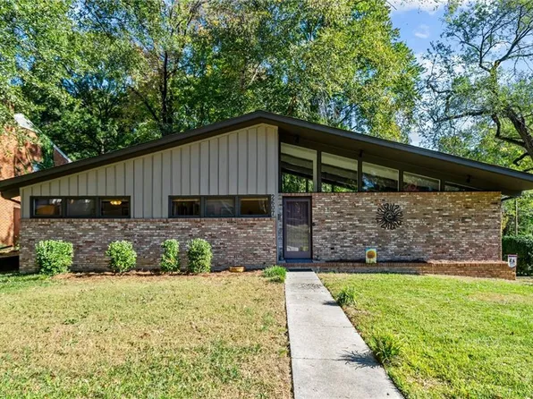 2607 Woodview Dr, Greensboro, NC 27408